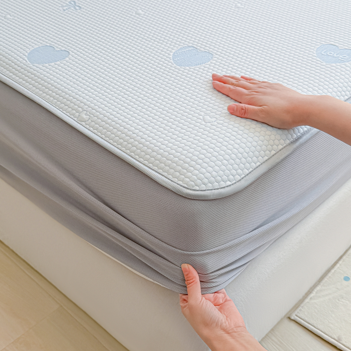 91家纺网 家纺一手货源 找家纺 多乐家纺 206新款冰豆豆防水凉感软席凉席席子 蝴蝶爱心-床笠款