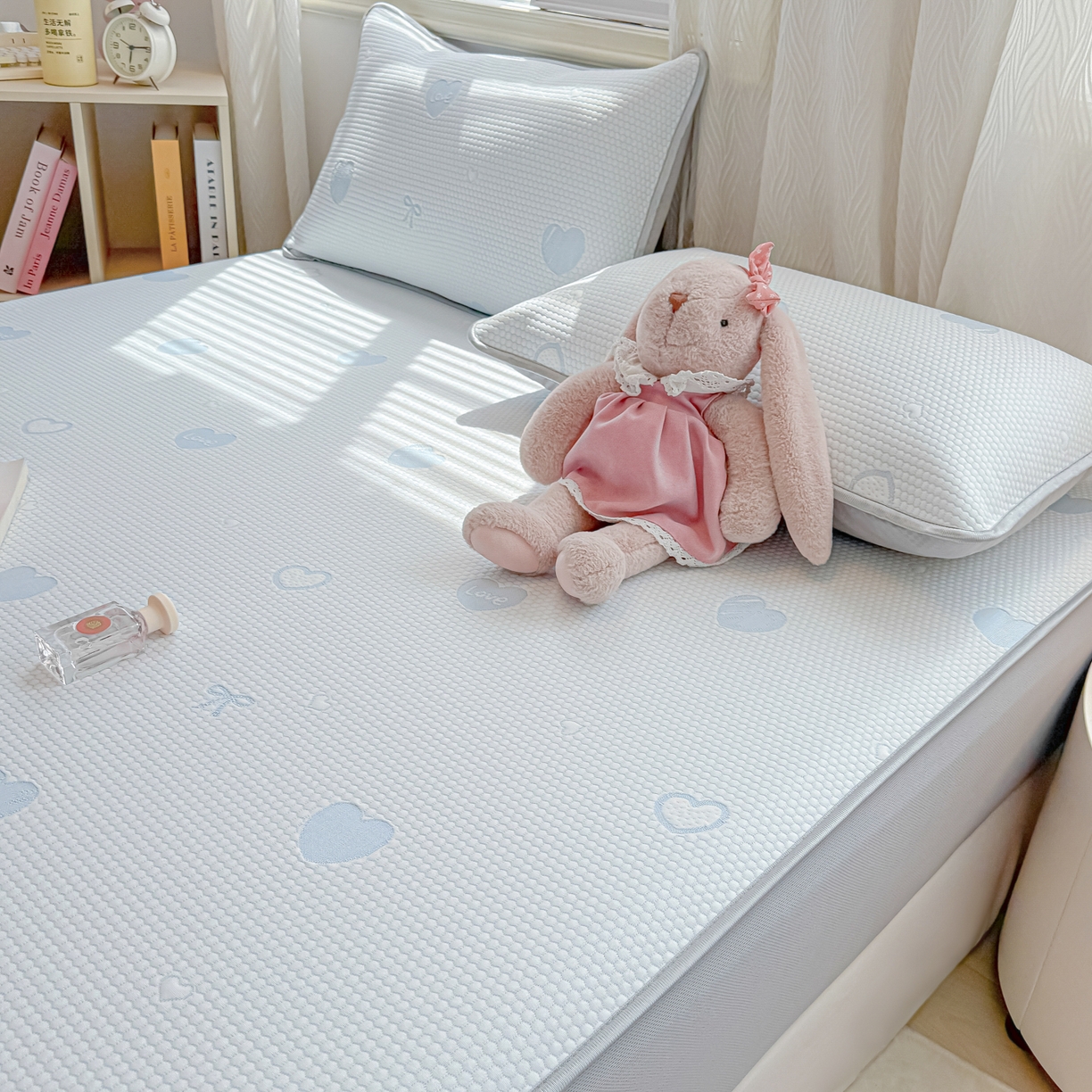 91家纺网 家纺一手货源 找家纺 多乐家纺 206新款冰豆豆防水凉感软席凉席席子 蝴蝶爱心-床笠款