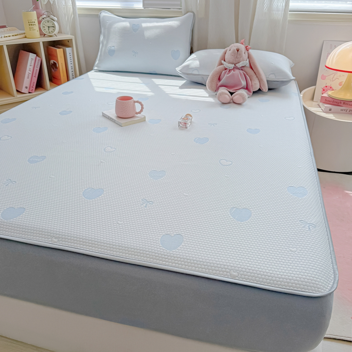 91家纺网 家纺一手货源 找家纺 多乐家纺 206新款冰豆豆防水凉感软席凉席席子 蝴蝶爱心-床笠款