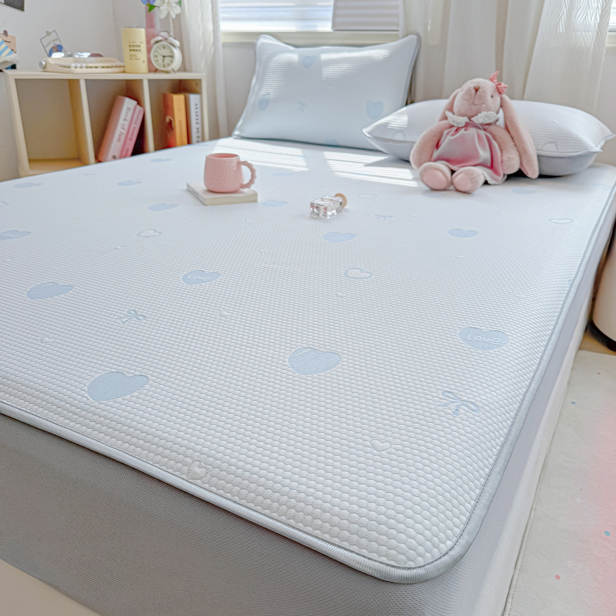 91家纺网 家纺一手货源 找家纺 多乐家纺 206新款冰豆豆防水凉感软席凉席席子 蝴蝶爱心-床笠款