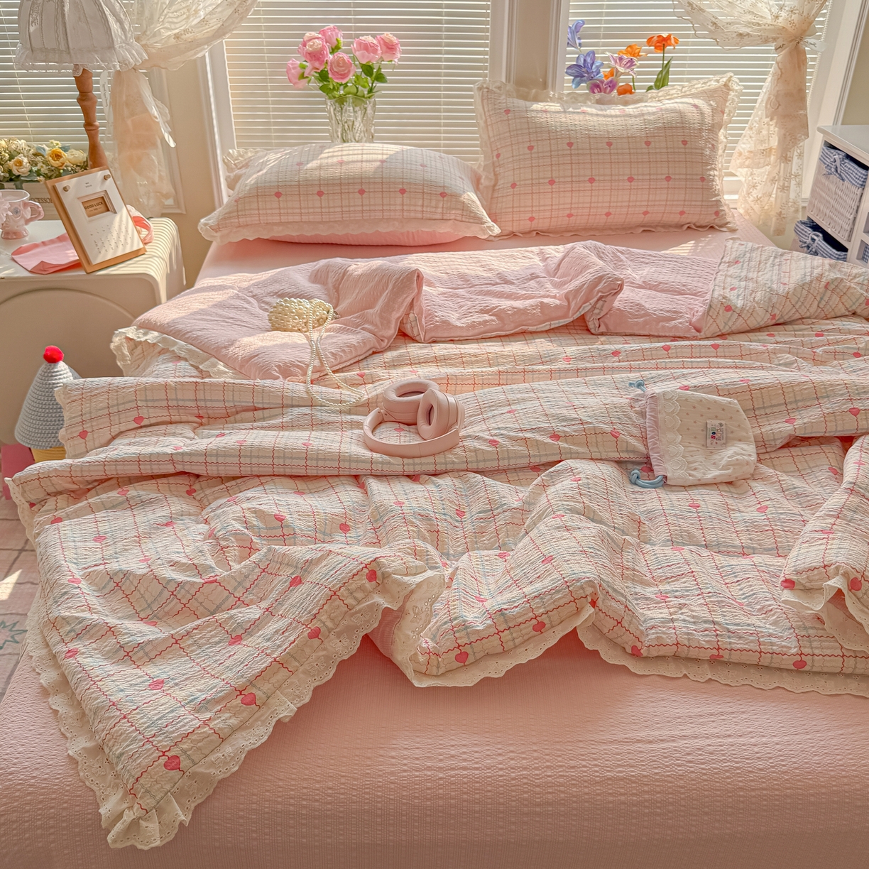 91家纺网 家纺一手货源 找家纺 玉海棠家纺 2026新款泡芙纱全棉纯棉蕾丝花边夏被-花笺系列（软乎乎的质感，治愈所有疲惫） 花笺-格格心