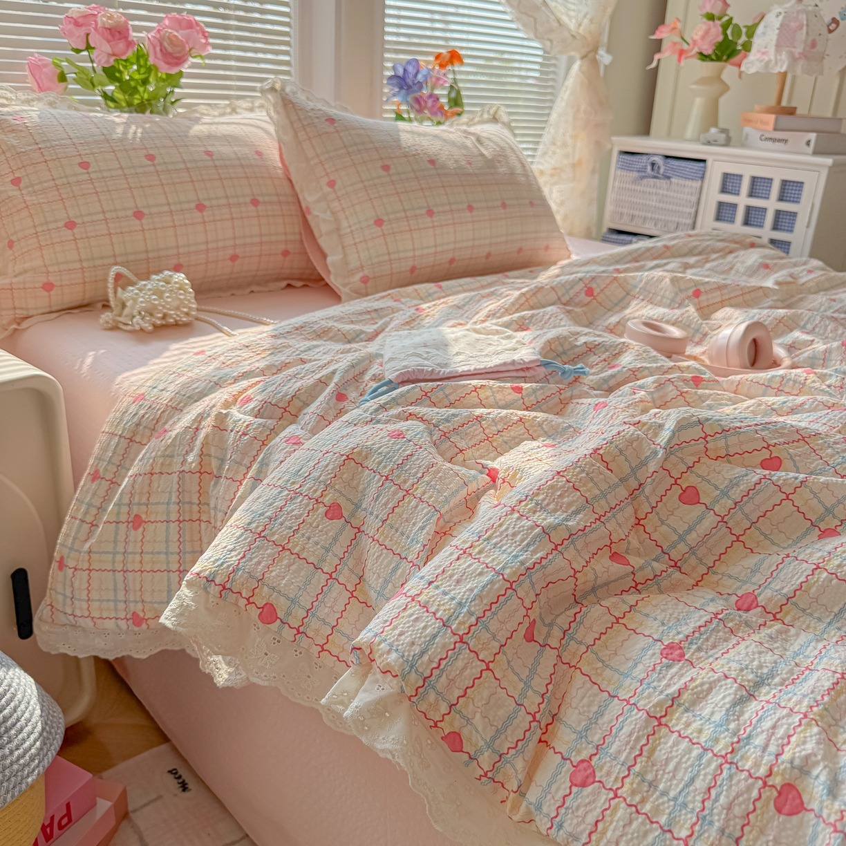 91家纺网 家纺一手货源 找家纺 玉海棠家纺 2026新款泡芙纱全棉纯棉蕾丝花边夏被-花笺系列（软乎乎的质感，治愈所有疲惫） 花笺-格格心