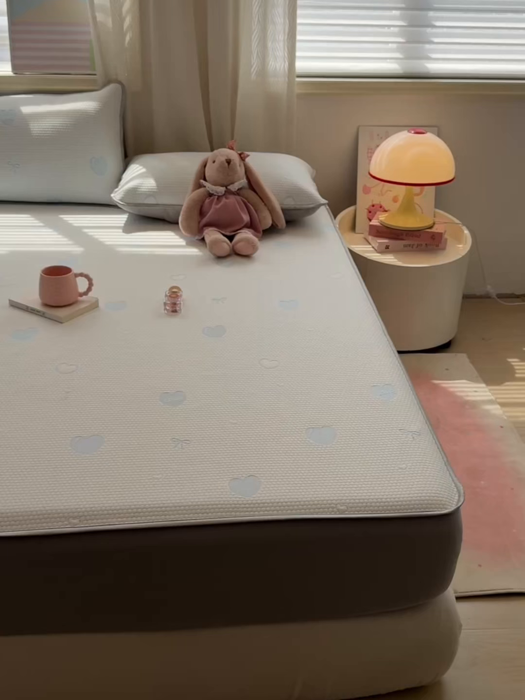 91家纺网 家纺一手货源 找家纺 多乐家纺 206新款冰豆豆防水凉感软席凉席席子 蝴蝶爱心-床笠款