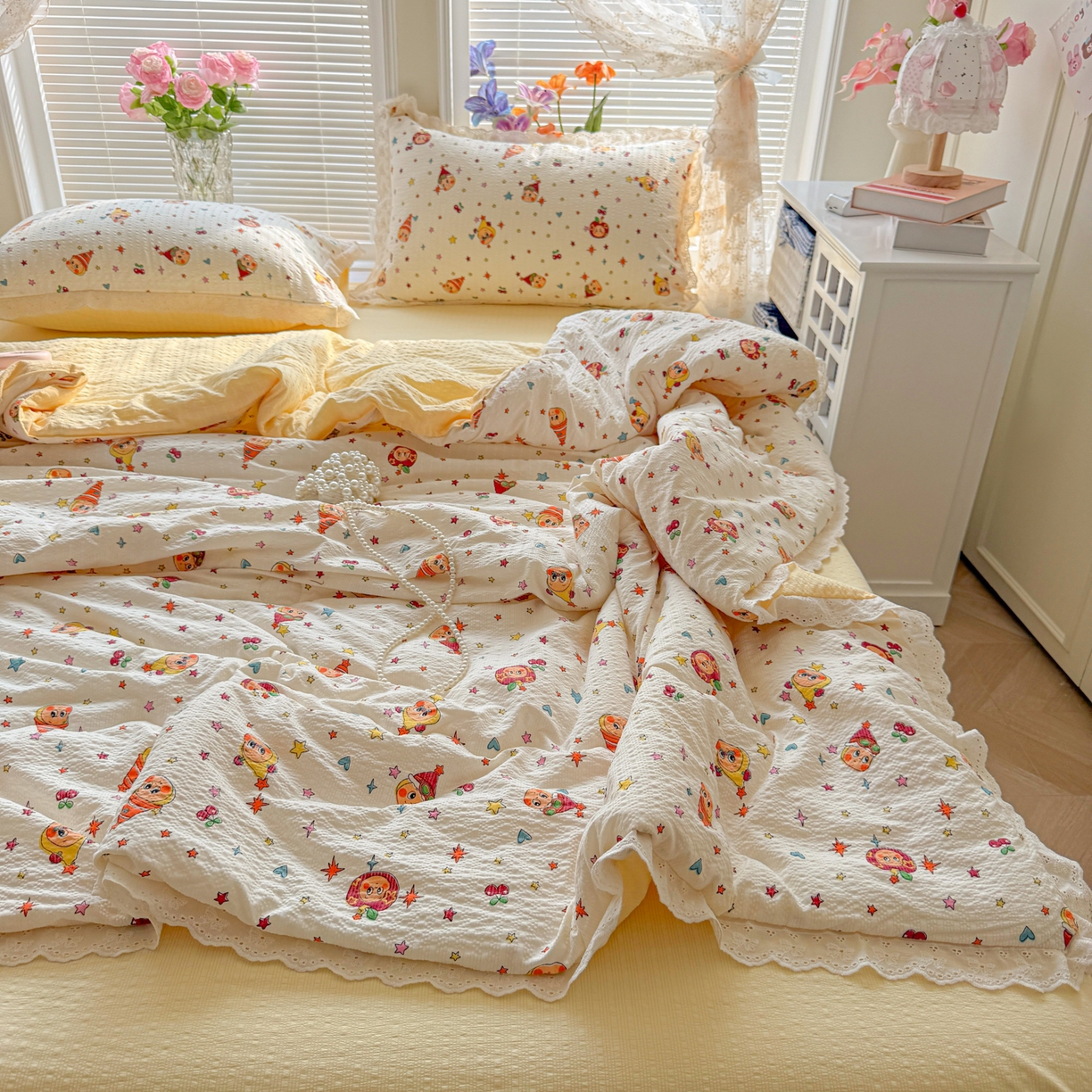 91家纺网 家纺一手货源 找家纺 玉海棠家纺 2026新款泡芙纱全棉纯棉蕾丝花边夏被-花笺系列（软乎乎的质感，治愈所有疲惫） 花笺-旧街星星