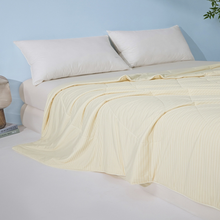 91家纺网 家纺一手货源 找家纺 库里梦家纺 2026新款100%真锦氨无印提花凉感空调被夏被夏凉被 条纹奶油黄