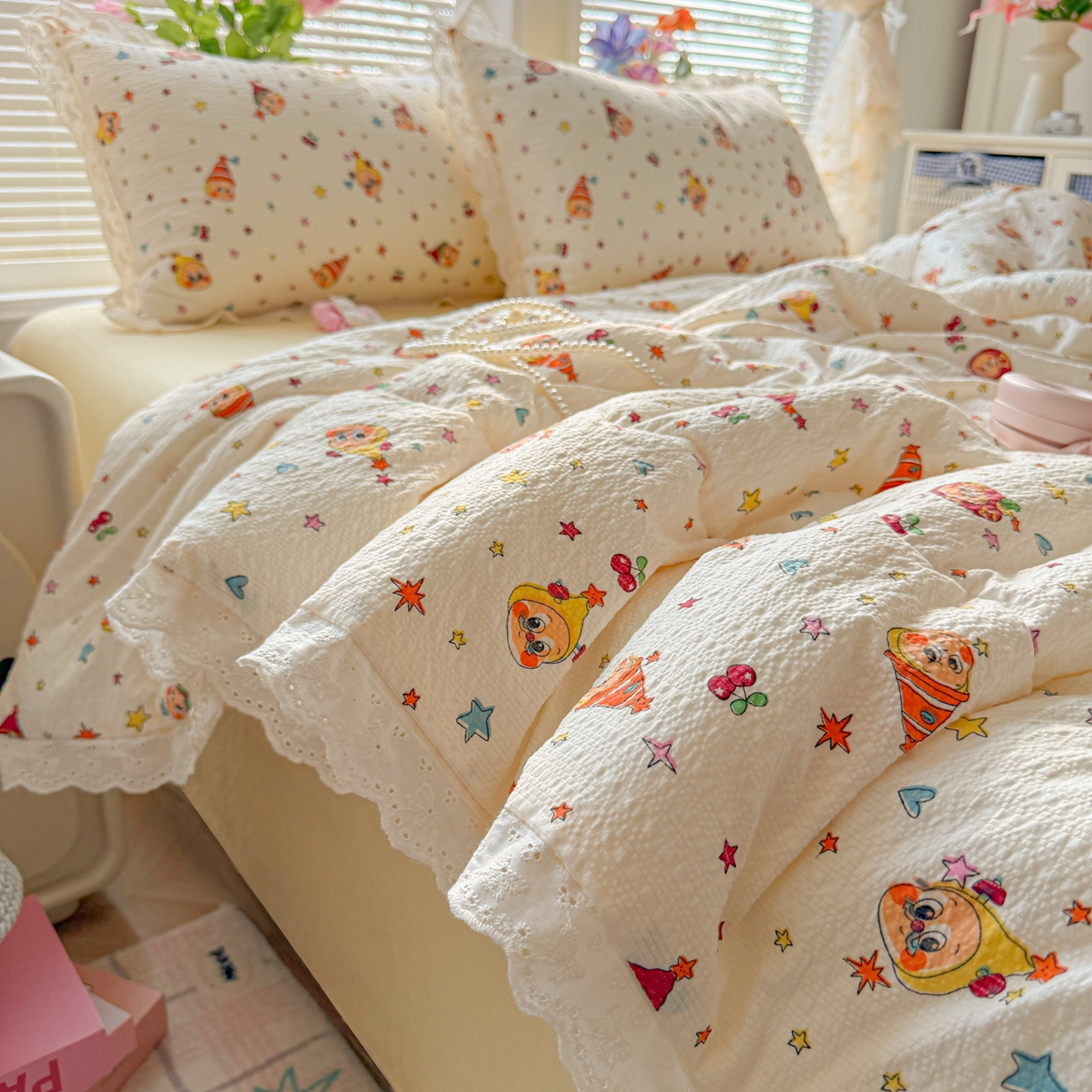 91家纺网 家纺一手货源 找家纺 玉海棠家纺 2026新款泡芙纱全棉纯棉蕾丝花边夏被-花笺系列（软乎乎的质感，治愈所有疲惫） 花笺-旧街星星