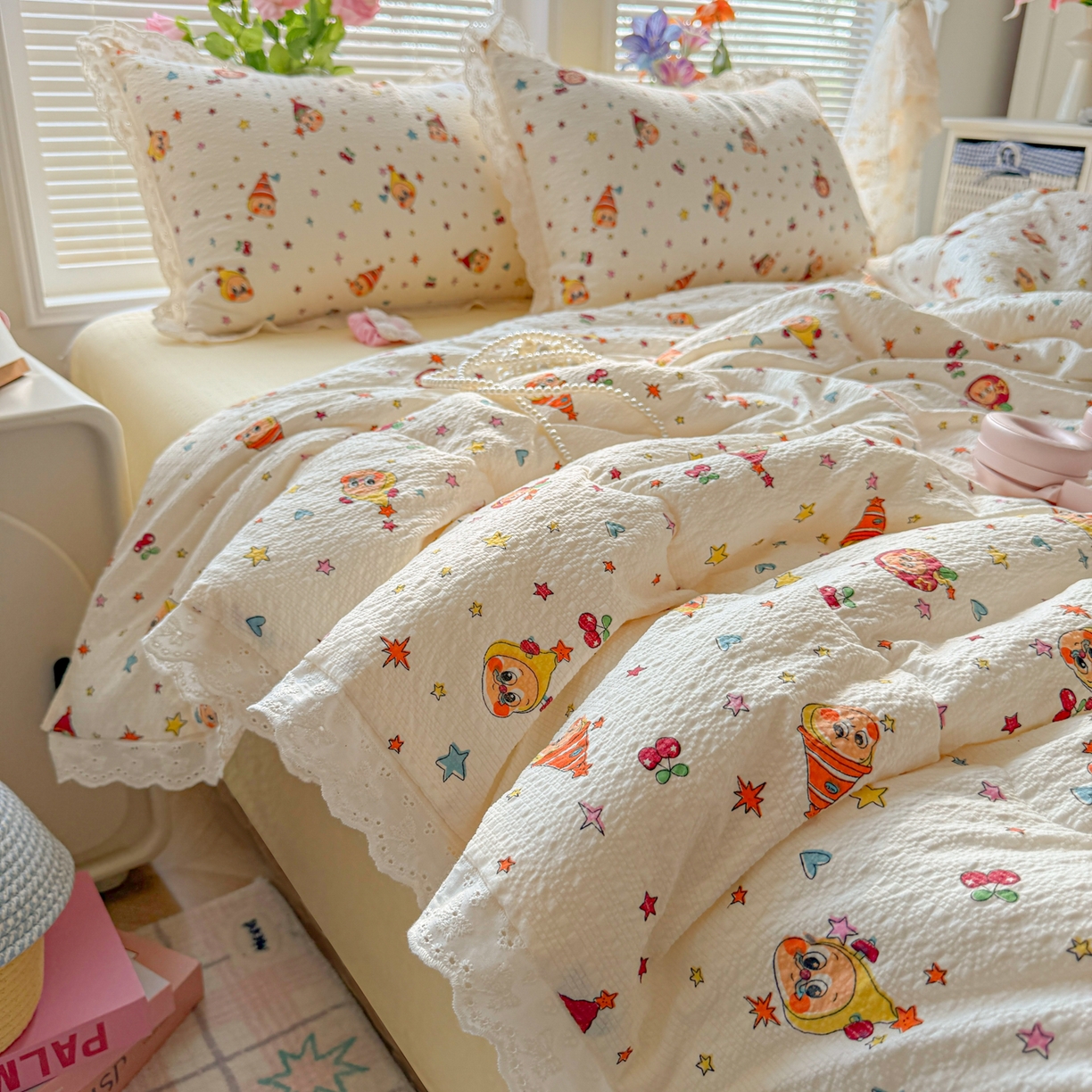 91家纺网 家纺一手货源 找家纺 玉海棠家纺 2026新款泡芙纱全棉纯棉蕾丝花边夏被-花笺系列（软乎乎的质感，治愈所有疲惫） 花笺-旧街星星