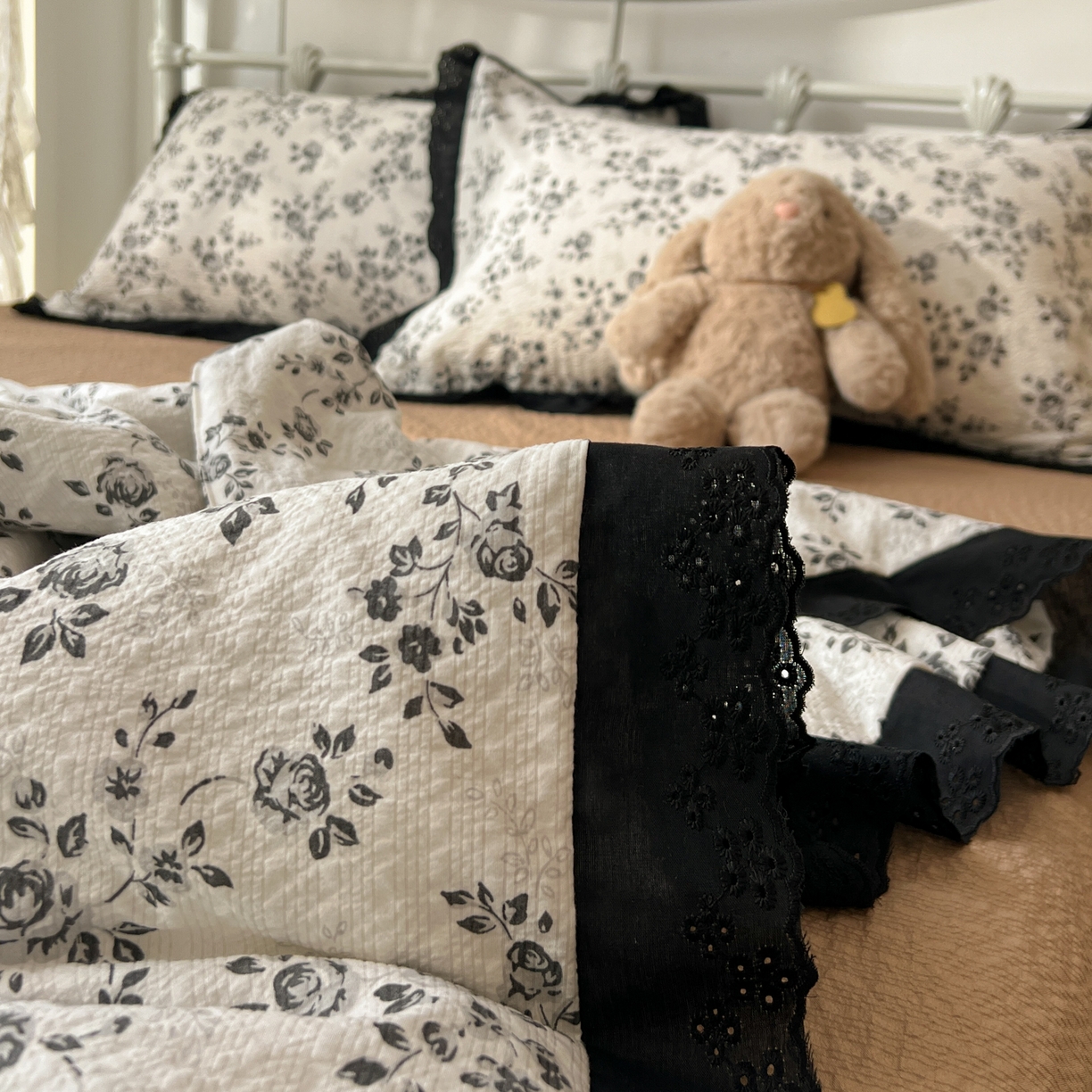 91家纺网 家纺一手货源 找家纺 十里居 2026新款A类全棉花边泡芙棉夏凉被 玫瑰黑