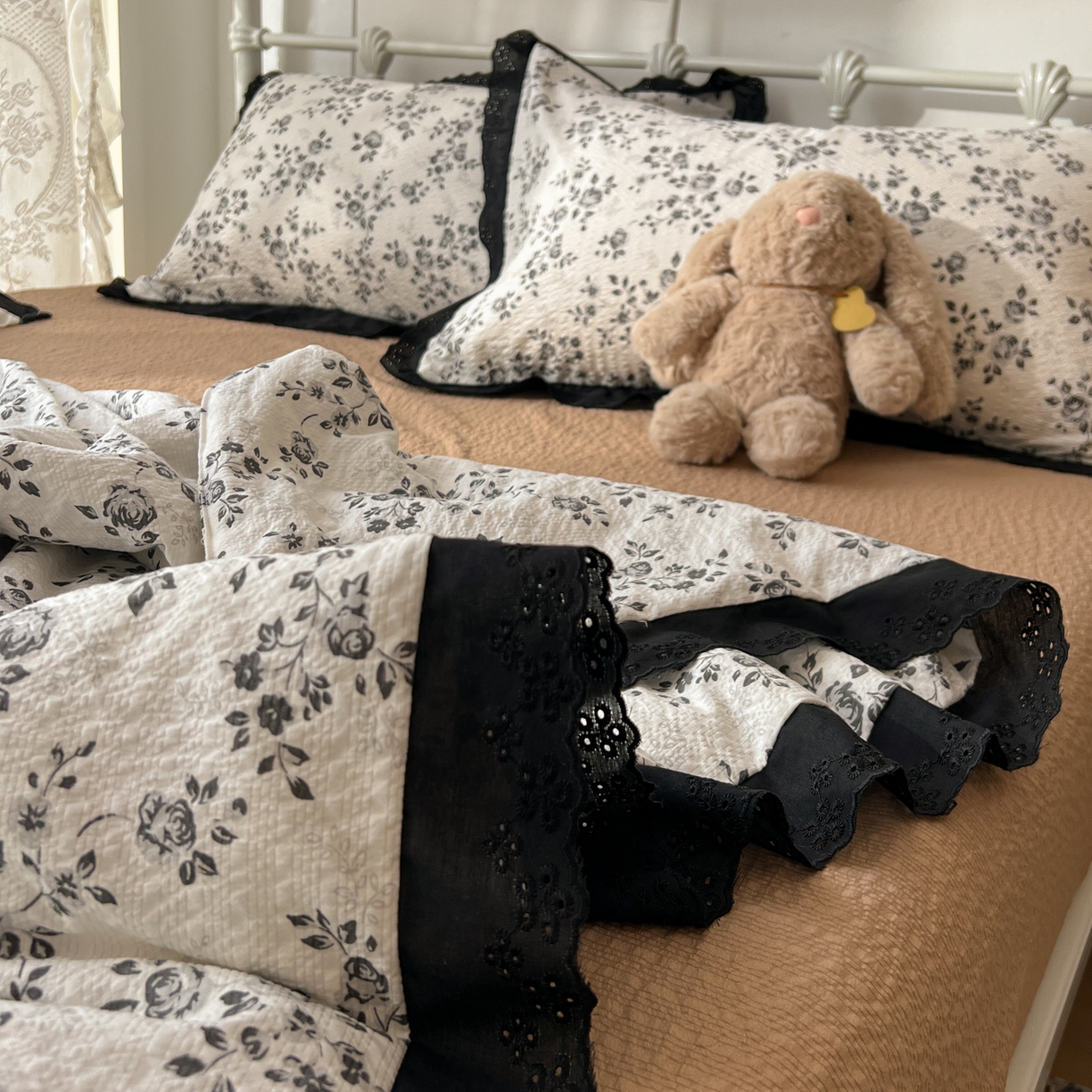 91家纺网 家纺一手货源 找家纺 十里居 2026新款A类全棉花边泡芙棉夏凉被 玫瑰黑