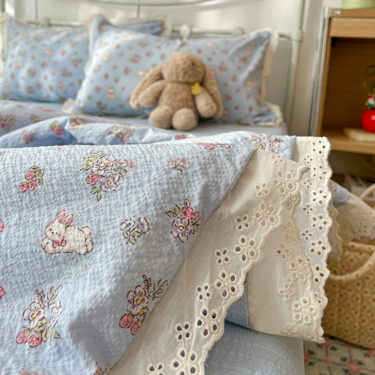 91家纺网 家纺一手货源 找家纺 十里居 2026新款A类全棉花边泡芙棉夏凉被 丛林小兔