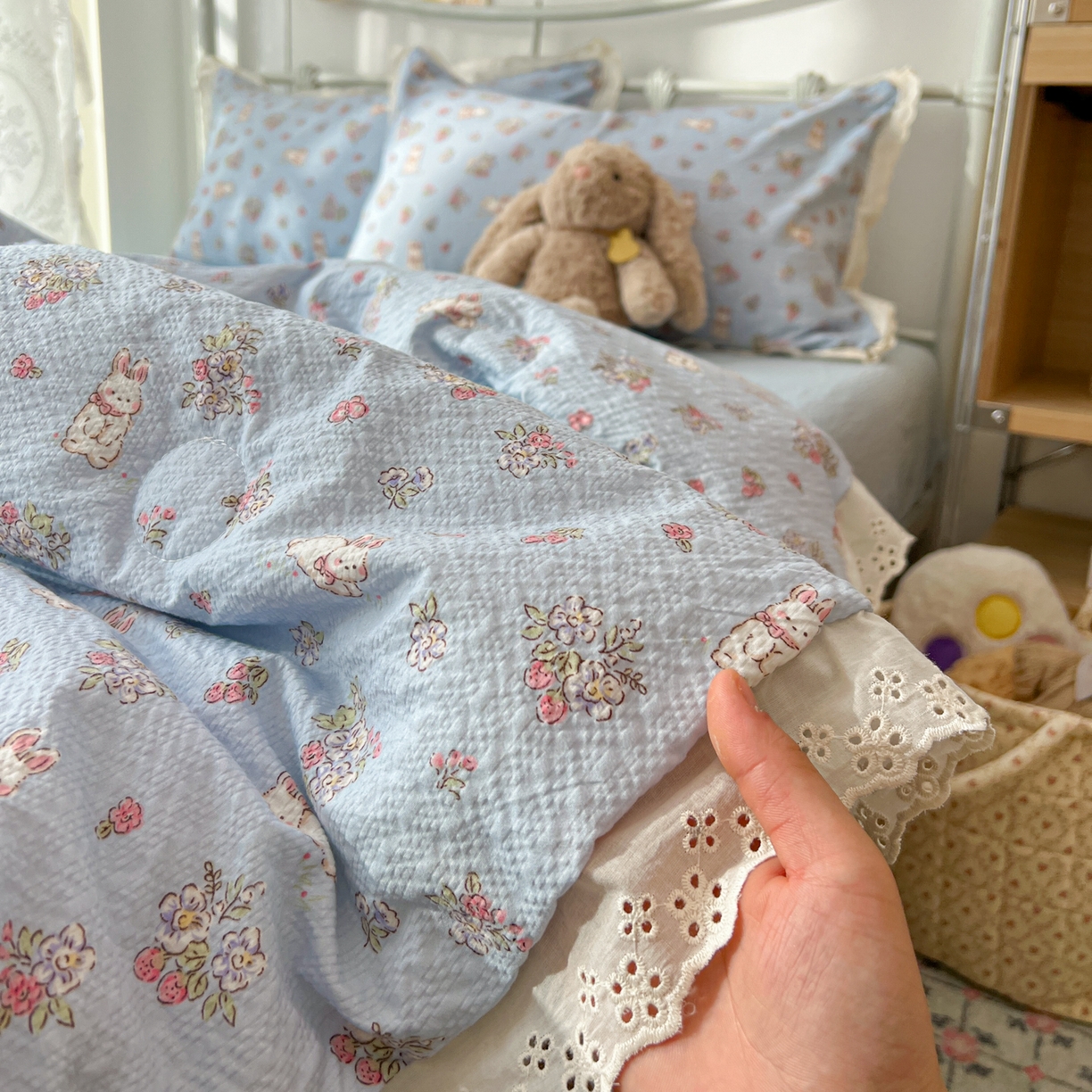 91家纺网 家纺一手货源 找家纺 十里居 2026新款A类全棉花边泡芙棉夏凉被 丛林小兔