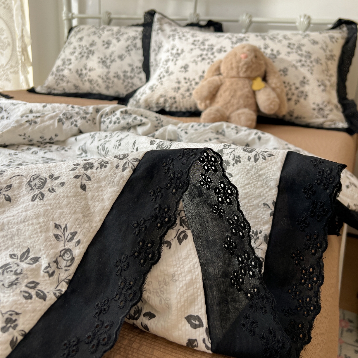 91家纺网 家纺一手货源 找家纺 十里居 2026新款A类全棉花边泡芙棉夏凉被 玫瑰黑