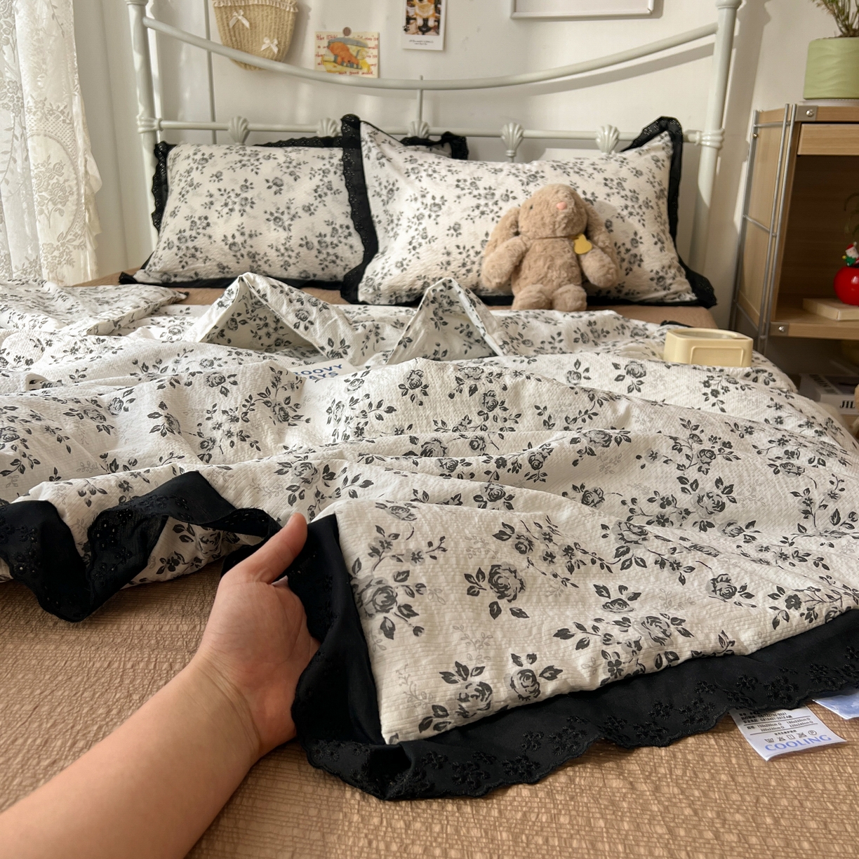 91家纺网 家纺一手货源 找家纺 十里居 2026新款A类全棉花边泡芙棉夏凉被 玫瑰黑