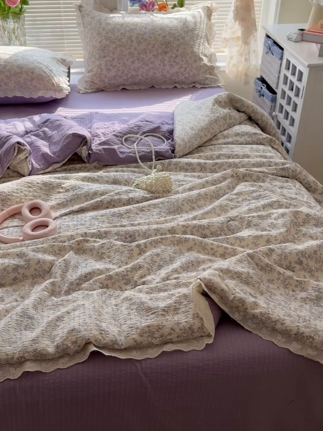 91家纺网 家纺一手货源 找家纺 玉海棠家纺 2026新款泡芙纱全棉纯棉蕾丝花边夏被-花笺系列（软乎乎的质感，治愈所有疲惫） 花笺-蕾丝花匣