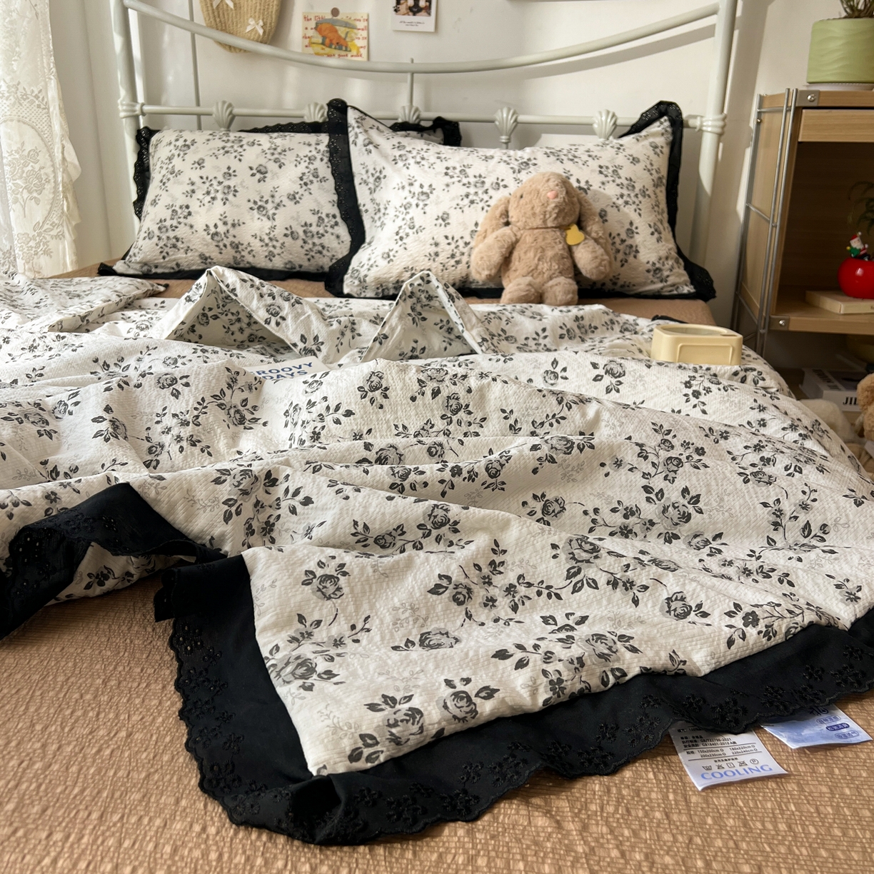 91家纺网 家纺一手货源 找家纺 十里居 2026新款A类全棉花边泡芙棉夏凉被 玫瑰黑