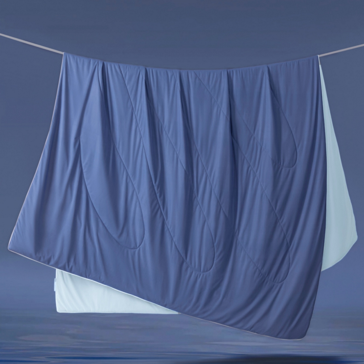 91家纺网 家纺一手货源 找家纺 库里梦家纺 2026春夏新款网红直播爆款A类锦氨深海水藻凉感被夏凉被空调被 藏青-冰蓝