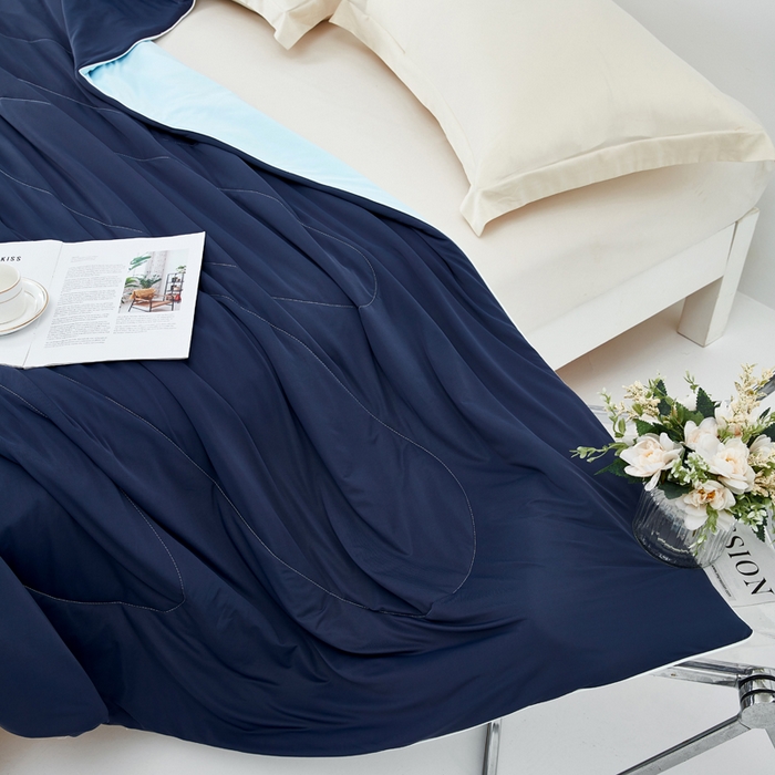 91家纺网 家纺一手货源 找家纺 库里梦家纺 2026春夏新款网红直播爆款A类锦氨深海水藻凉感被夏凉被空调被 藏青-冰蓝