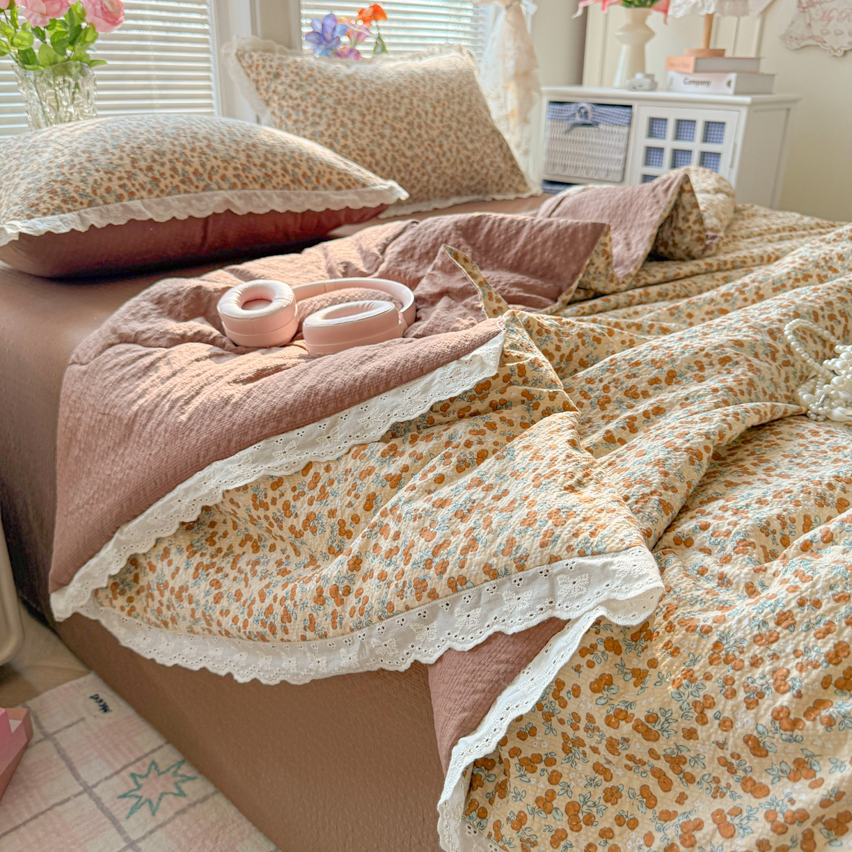 91家纺网 家纺一手货源 找家纺 玉海棠家纺 2026新款泡芙纱全棉纯棉蕾丝花边夏被-花笺系列（软乎乎的质感，治愈所有疲惫） 花笺-暖橘枝
