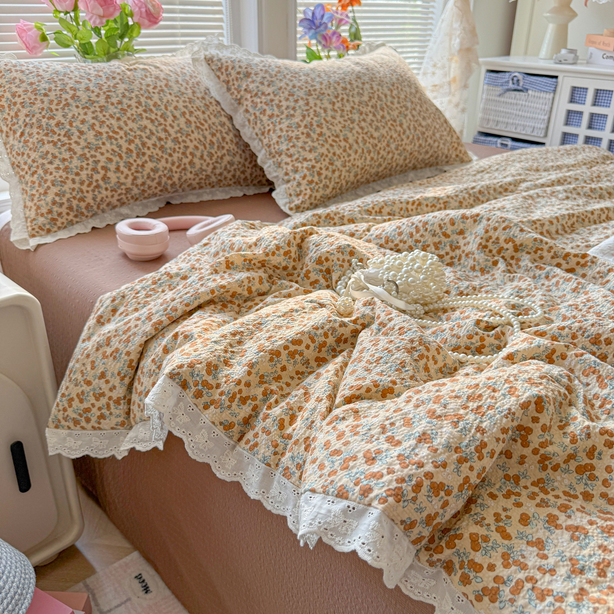 91家纺网 家纺一手货源 找家纺 玉海棠家纺 2026新款泡芙纱全棉纯棉蕾丝花边夏被-花笺系列（软乎乎的质感，治愈所有疲惫） 花笺-暖橘枝