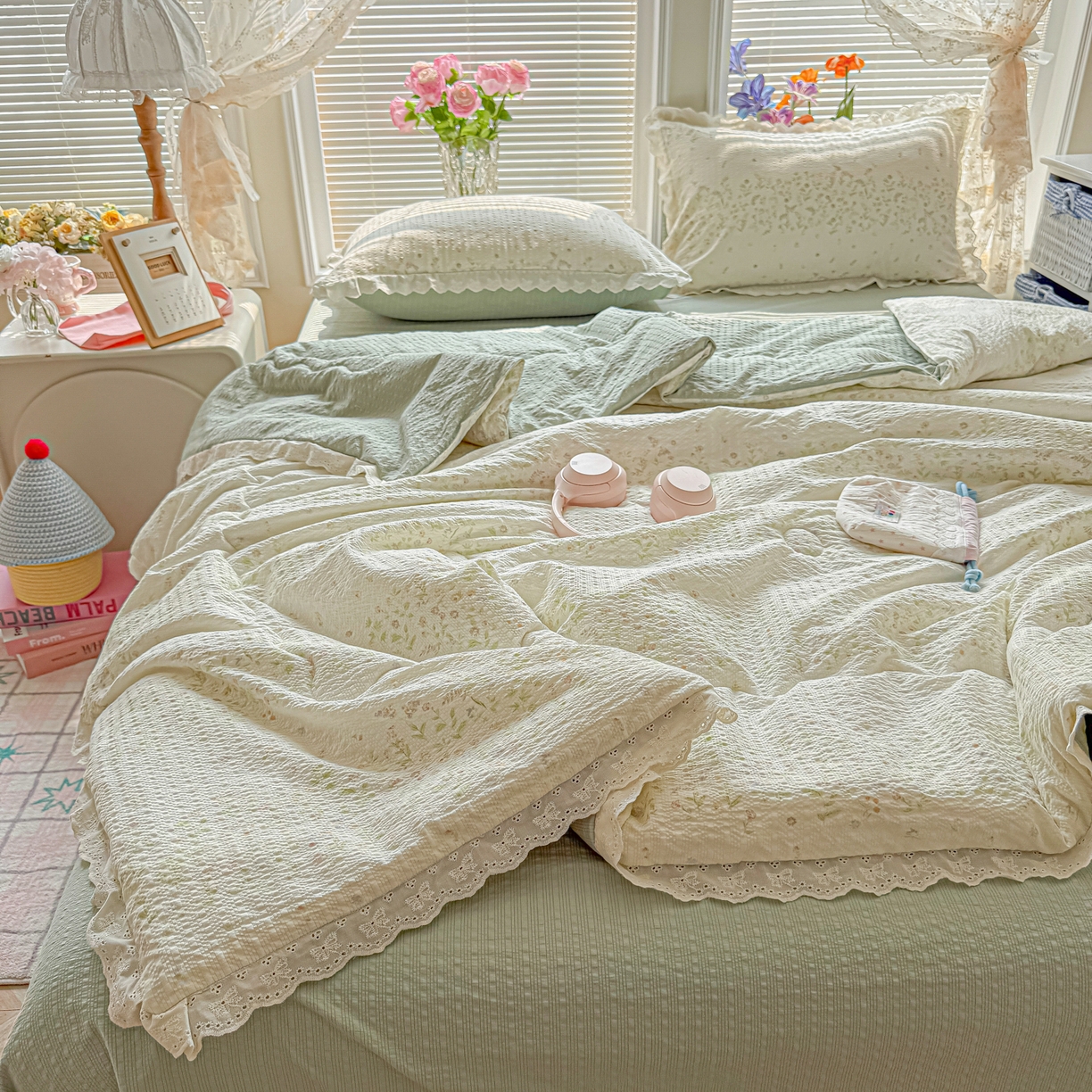 91家纺网 家纺一手货源 找家纺 玉海棠家纺 2026新款泡芙纱全棉纯棉蕾丝花边夏被-花笺系列（软乎乎的质感，治愈所有疲惫） 花笺-浅夏花信