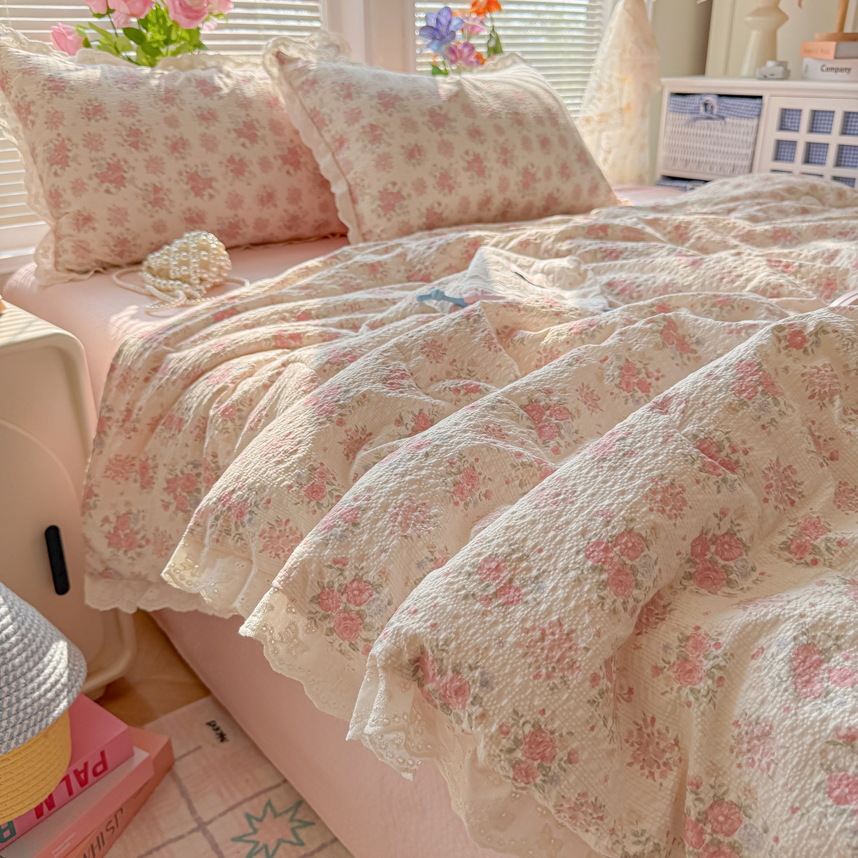 91家纺网 家纺一手货源 找家纺 玉海棠家纺 2026新款泡芙纱全棉纯棉蕾丝花边夏被-花笺系列（软乎乎的质感，治愈所有疲惫） 花笺-日光漫游