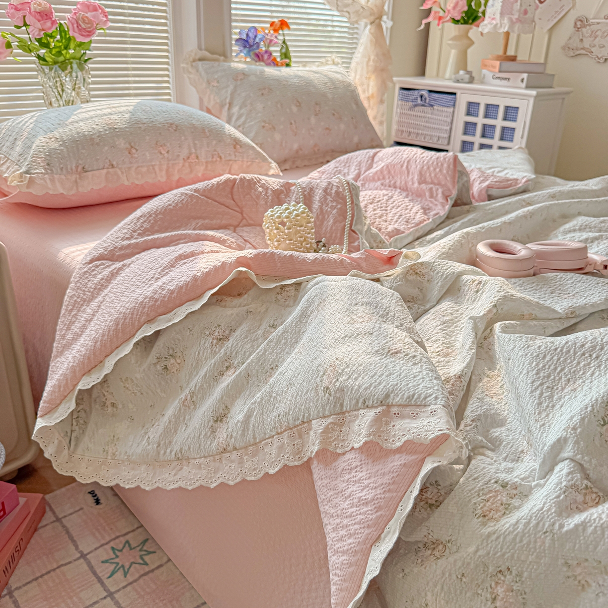 91家纺网 家纺一手货源 找家纺 玉海棠家纺 2026新款泡芙纱全棉纯棉蕾丝花边夏被-花笺系列（软乎乎的质感，治愈所有疲惫） 花笺-柔诗意