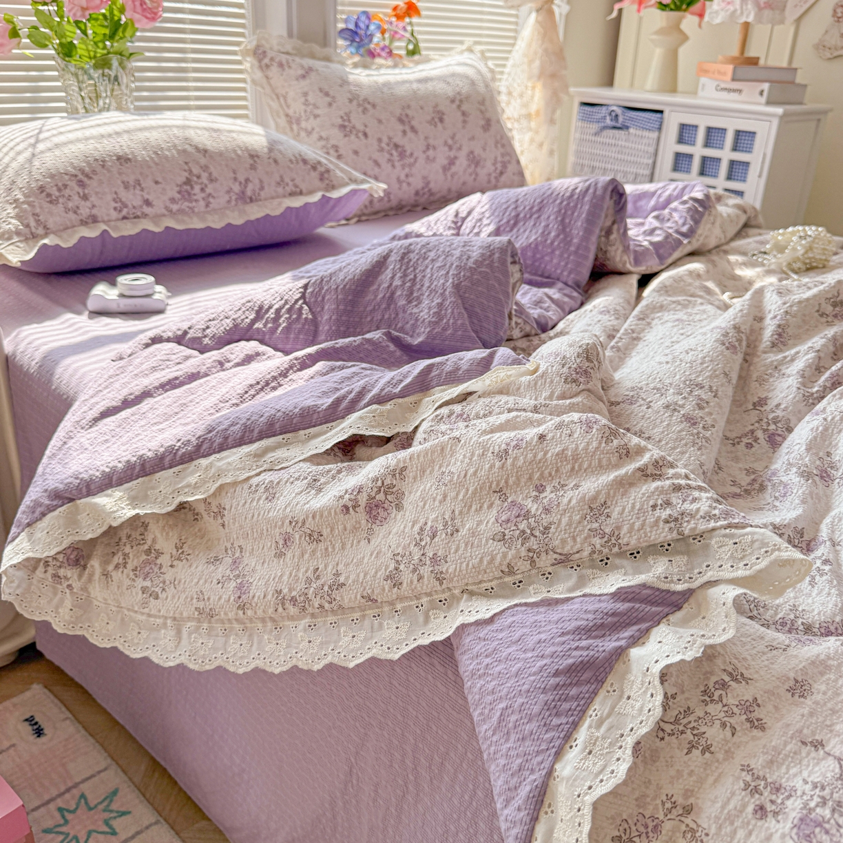 91家纺网 家纺一手货源 找家纺 玉海棠家纺 2026新款泡芙纱全棉纯棉蕾丝花边夏被-花笺系列（软乎乎的质感，治愈所有疲惫） 花笺-柔紫碎花屿