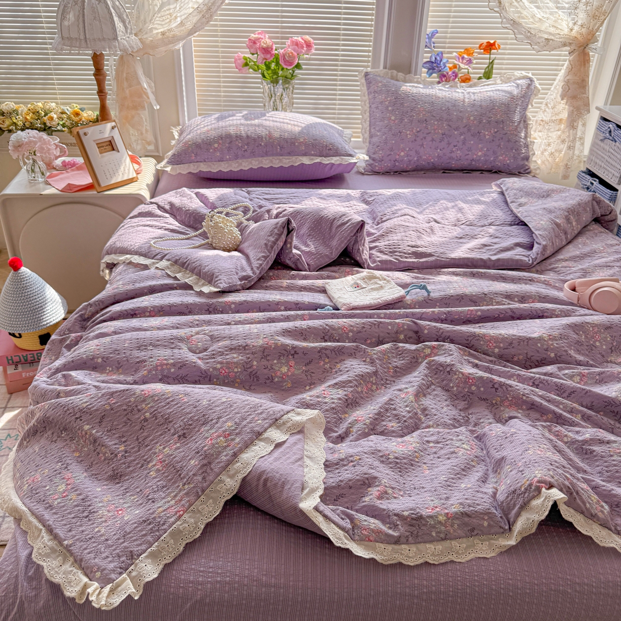 91家纺网 家纺一手货源 找家纺 玉海棠家纺 2026新款泡芙纱全棉纯棉蕾丝花边夏被-花笺系列（软乎乎的质感，治愈所有疲惫） 花笺-松间茶事