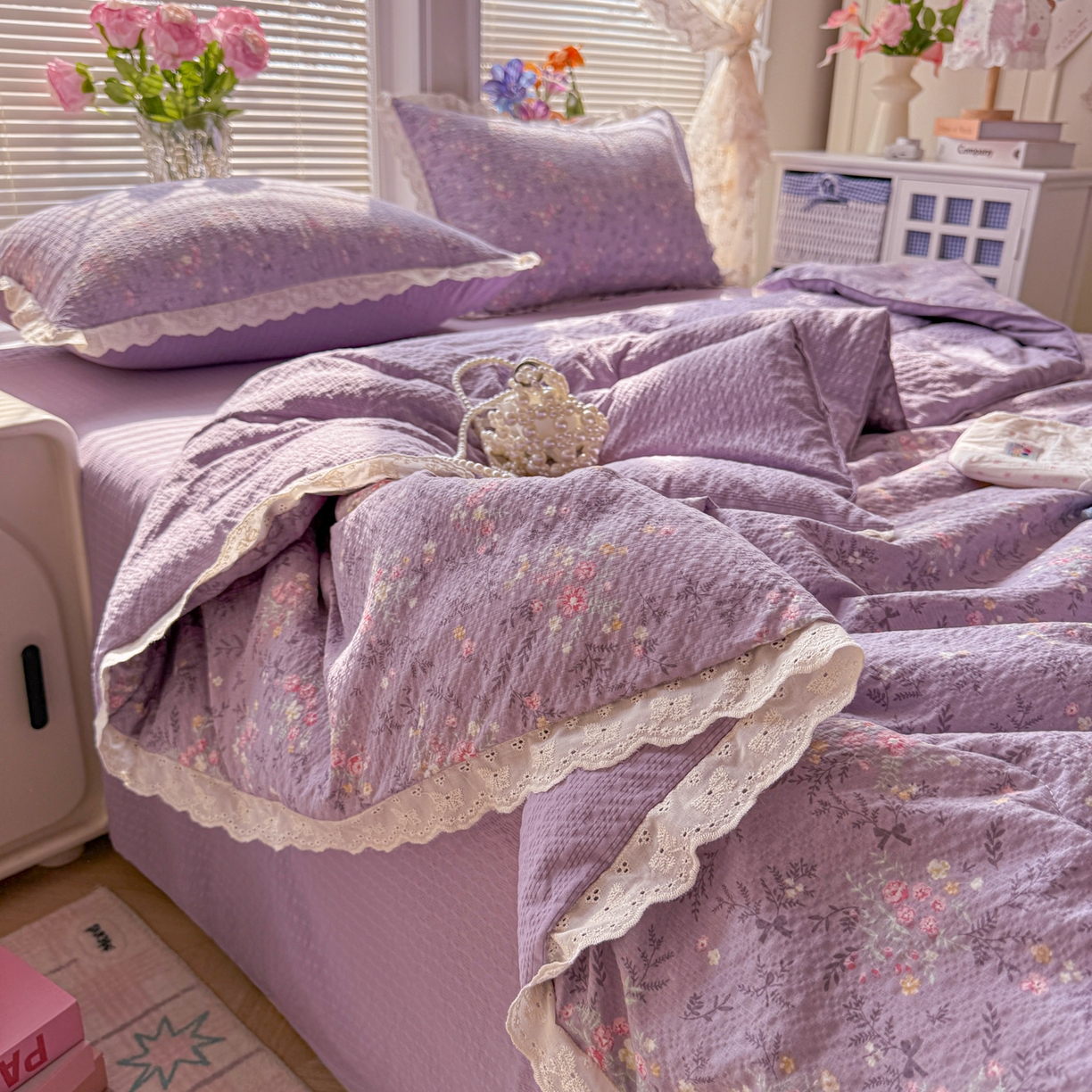 91家纺网 家纺一手货源 找家纺 玉海棠家纺 2026新款泡芙纱全棉纯棉蕾丝花边夏被-花笺系列（软乎乎的质感，治愈所有疲惫） 花笺-松间茶事