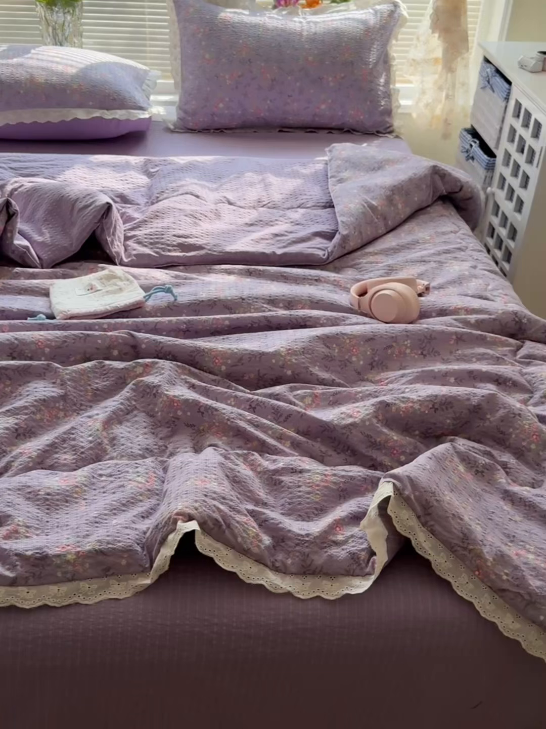 91家纺网 家纺一手货源 找家纺 玉海棠家纺 2026新款泡芙纱全棉纯棉蕾丝花边夏被-花笺系列（软乎乎的质感，治愈所有疲惫） 花笺-松间茶事