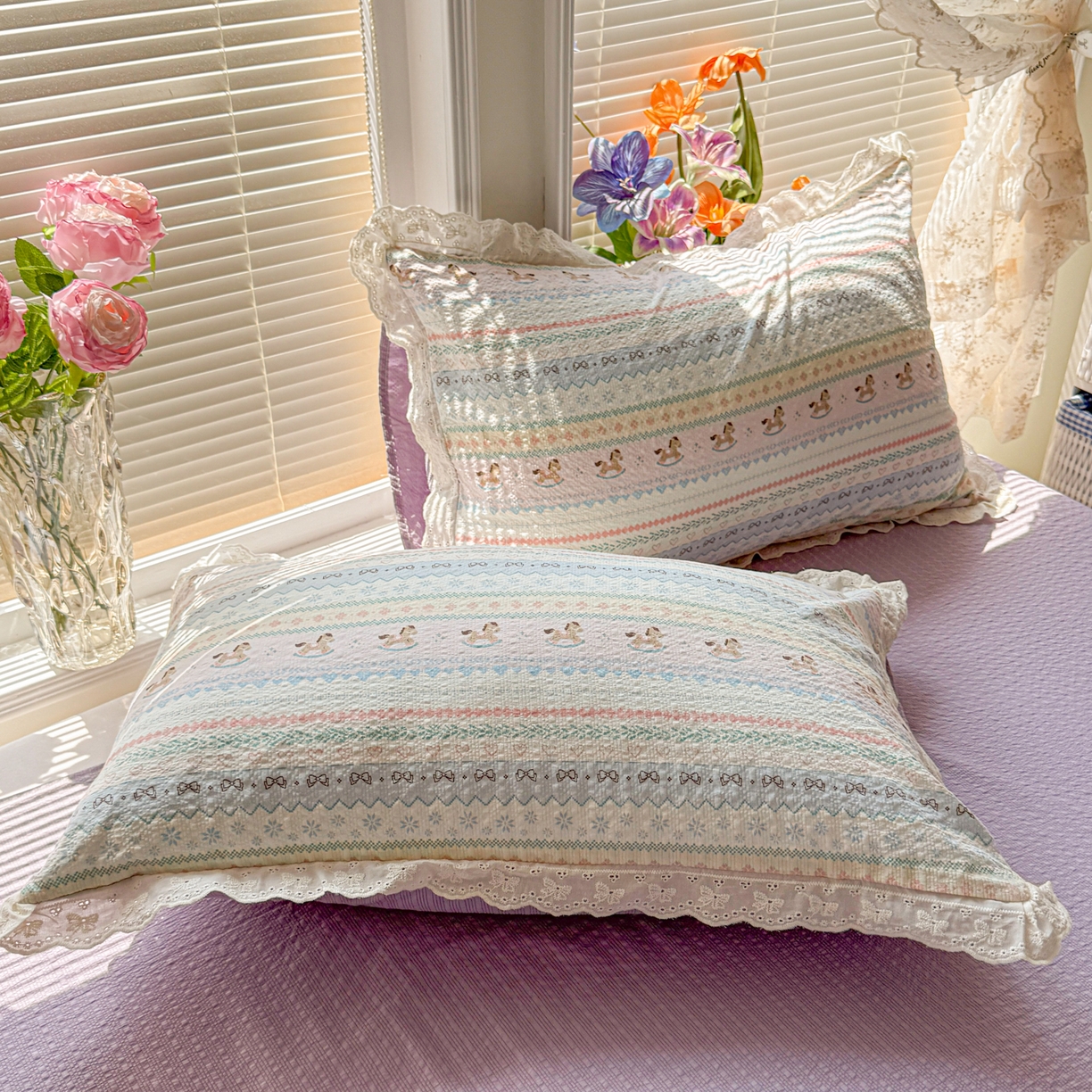 91家纺网 家纺一手货源 找家纺 玉海棠家纺 2026新款泡芙纱全棉纯棉蕾丝花边夏被-花笺系列（软乎乎的质感，治愈所有疲惫） 花笺-甜心木马卷