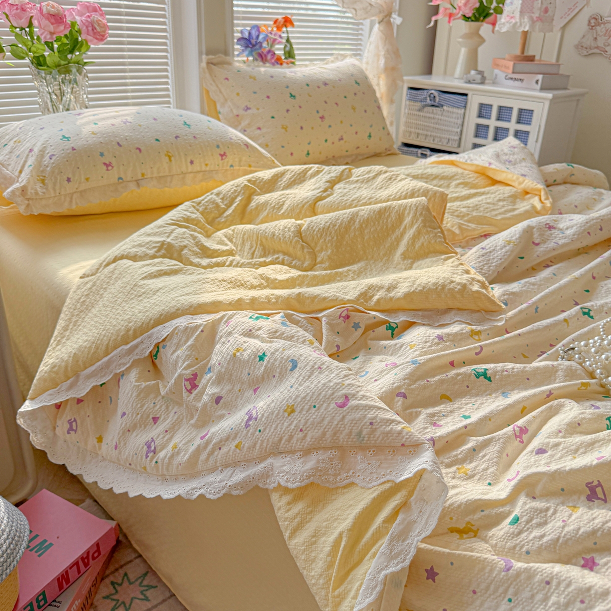 91家纺网 家纺一手货源 找家纺 玉海棠家纺 2026新款泡芙纱全棉纯棉蕾丝花边夏被-花笺系列（软乎乎的质感，治愈所有疲惫） 花笺-摇摇木马