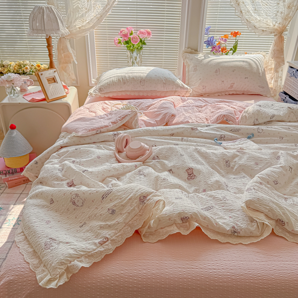 91家纺网 家纺一手货源 找家纺 玉海棠家纺 2026新款泡芙纱全棉纯棉蕾丝花边夏被-花笺系列（软乎乎的质感，治愈所有疲惫） 花笺-悦悦小兔