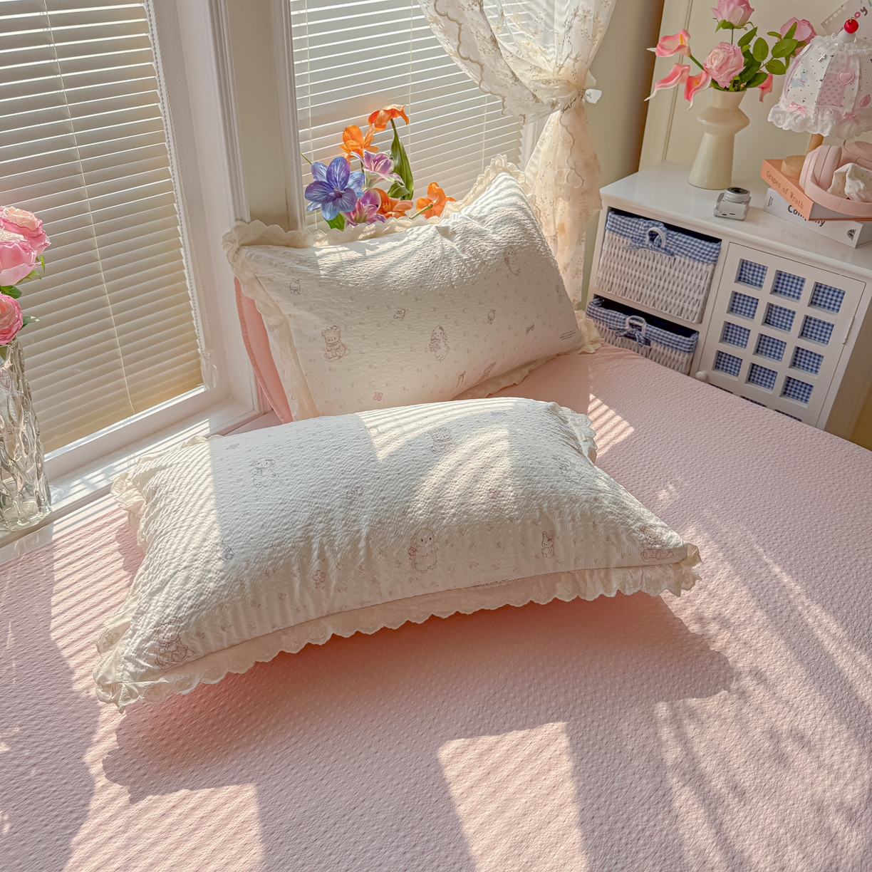 91家纺网 家纺一手货源 找家纺 玉海棠家纺 2026新款泡芙纱全棉纯棉蕾丝花边夏被-花笺系列（软乎乎的质感，治愈所有疲惫） 花笺-悦悦小兔