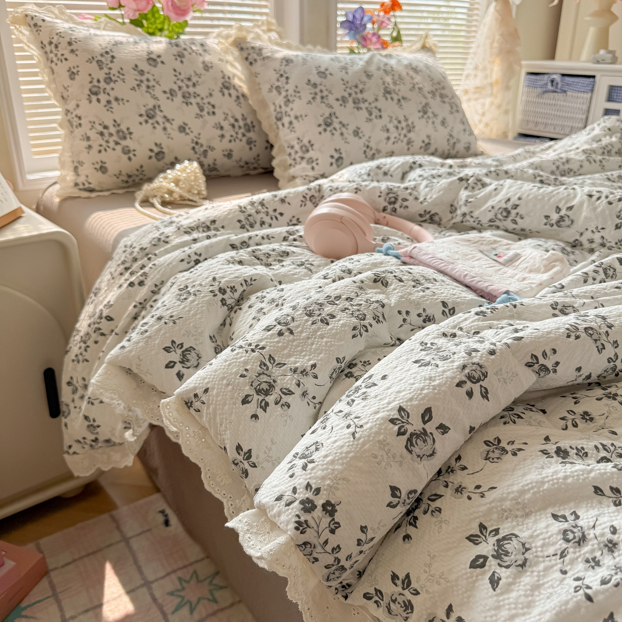 91家纺网 家纺一手货源 找家纺 玉海棠家纺 2026新款泡芙纱全棉纯棉蕾丝花边夏被-花笺系列（软乎乎的质感，治愈所有疲惫） 花笺-只闻花香