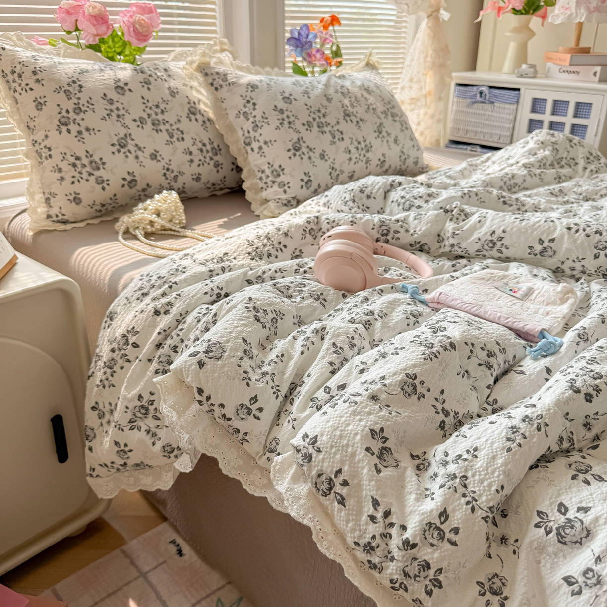 91家纺网 家纺一手货源 找家纺 玉海棠家纺 2026新款泡芙纱全棉纯棉蕾丝花边夏被-花笺系列（软乎乎的质感，治愈所有疲惫） 花笺-只闻花香