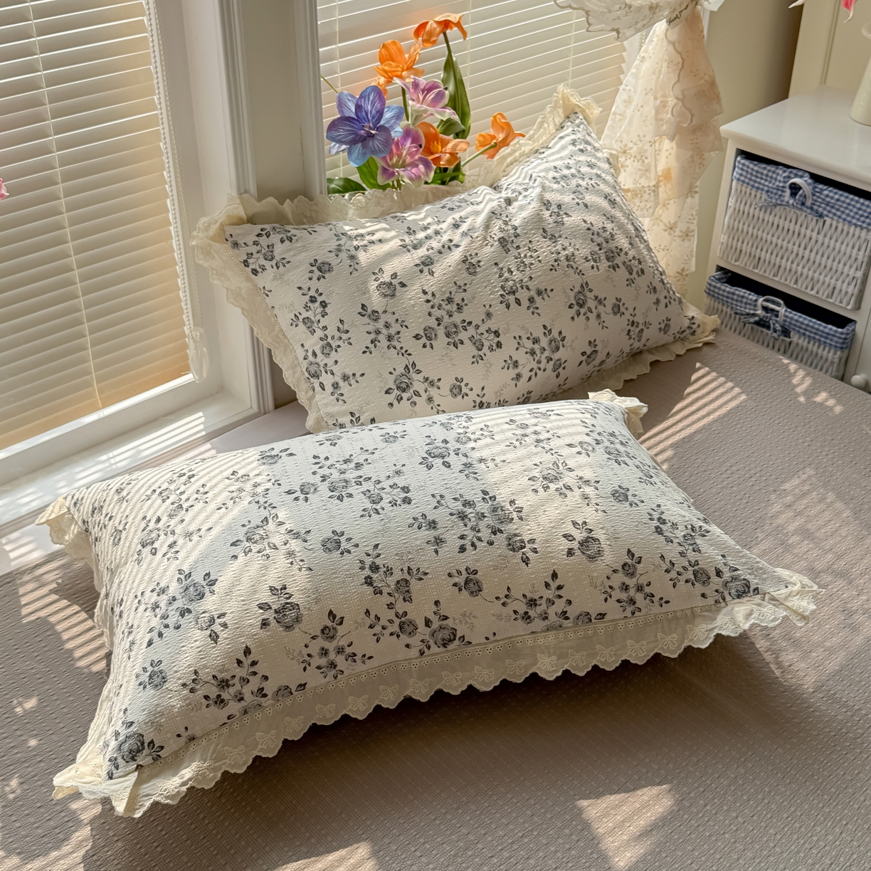 91家纺网 家纺一手货源 找家纺 玉海棠家纺 2026新款泡芙纱全棉纯棉蕾丝花边夏被-花笺系列（软乎乎的质感，治愈所有疲惫） 花笺-只闻花香