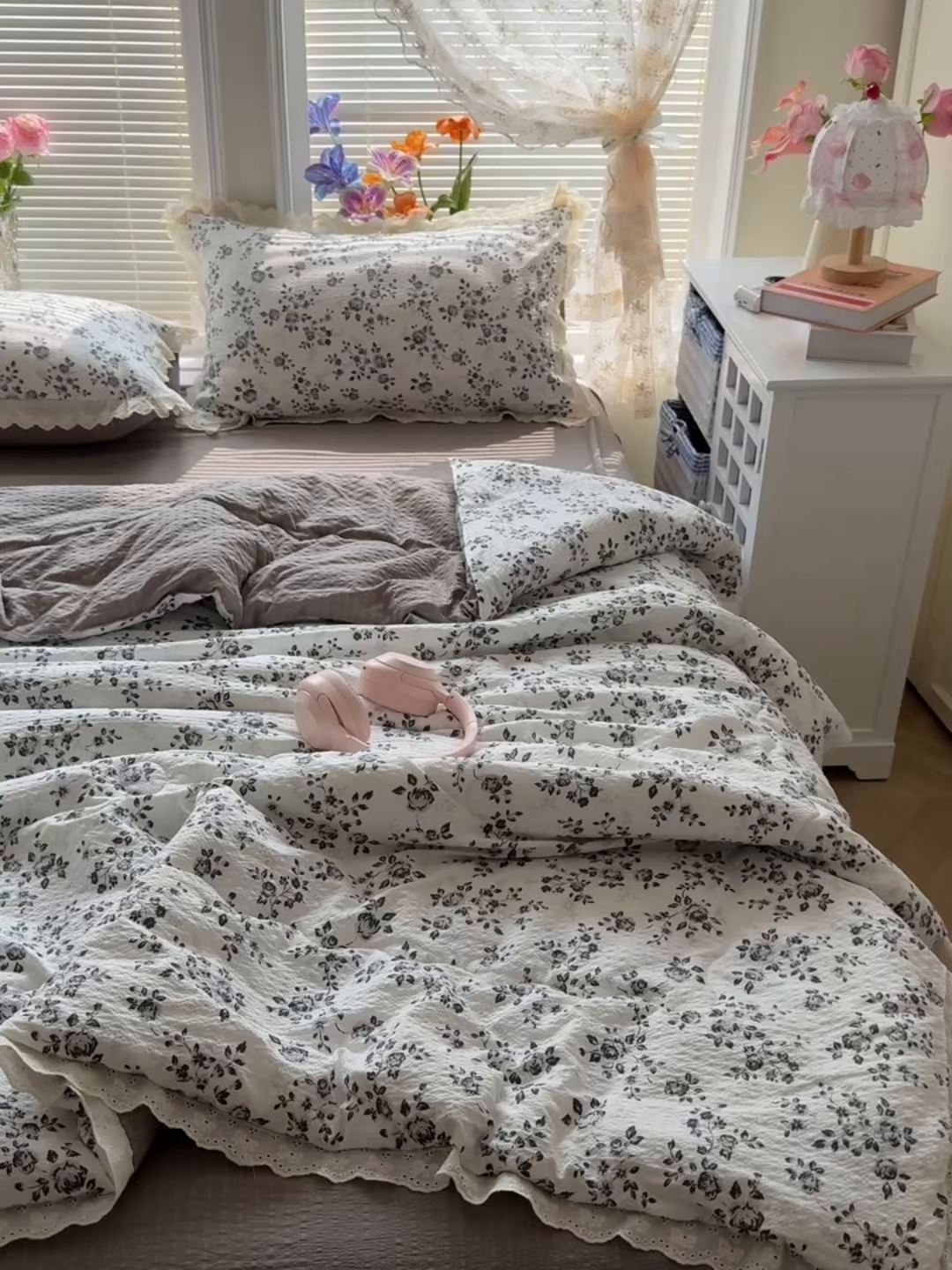 91家纺网 家纺一手货源 找家纺 玉海棠家纺 2026新款泡芙纱全棉纯棉蕾丝花边夏被-花笺系列（软乎乎的质感，治愈所有疲惫） 花笺-只闻花香