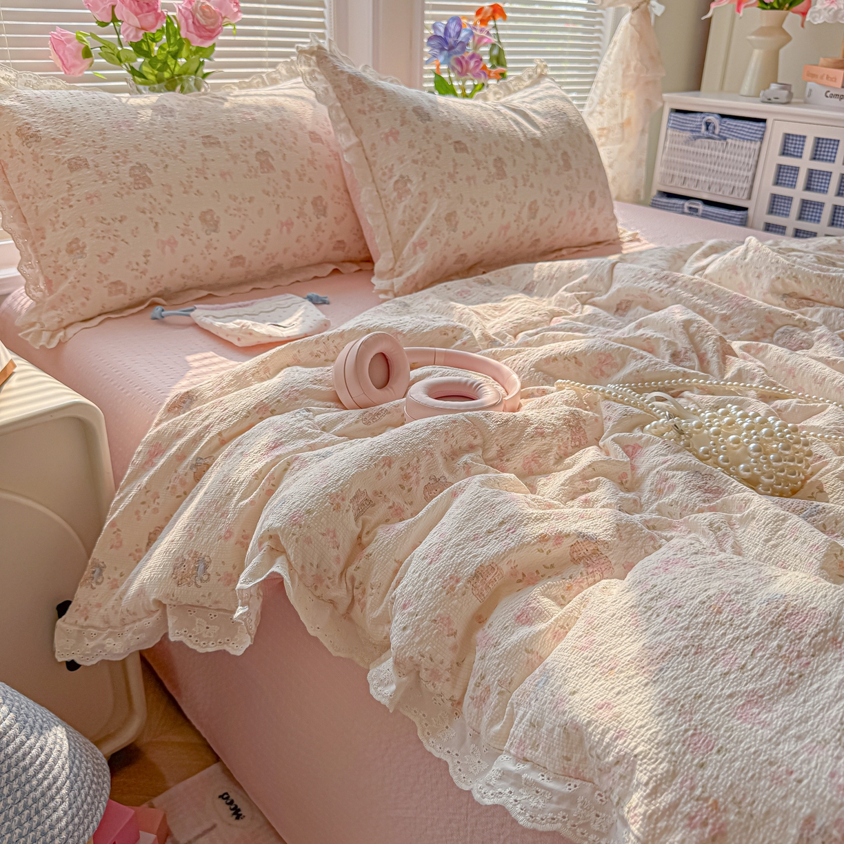 91家纺网 家纺一手货源 找家纺 玉海棠家纺 2026新款泡芙纱全棉纯棉蕾丝花边夏被-花笺系列（软乎乎的质感，治愈所有疲惫） 花笺-庄园小兔