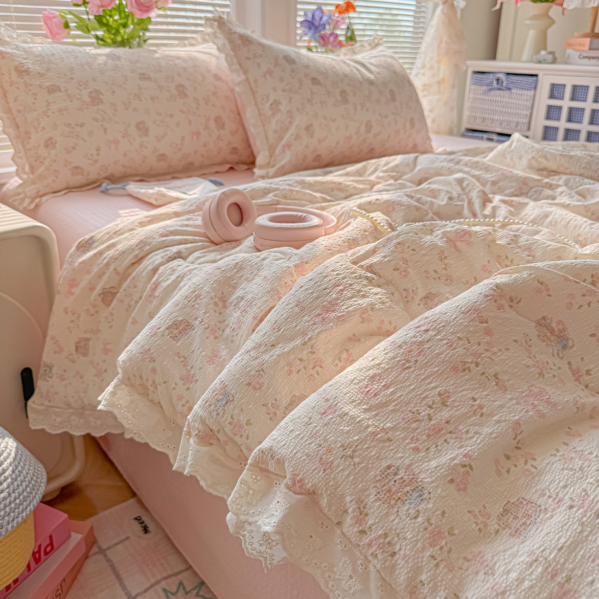 91家纺网 家纺一手货源 找家纺 玉海棠家纺 2026新款泡芙纱全棉纯棉蕾丝花边夏被-花笺系列（软乎乎的质感，治愈所有疲惫） 花笺-庄园小兔