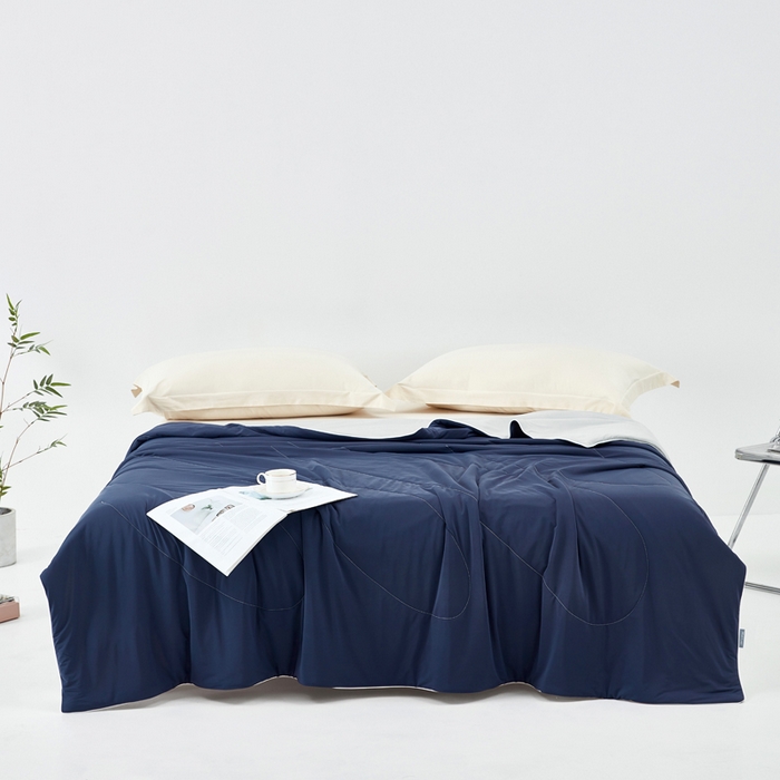 91家纺网 家纺一手货源 找家纺 库里梦家纺 2026春夏新款网红直播爆款A类锦氨深海水藻凉感被夏凉被空调被 藏青-灰