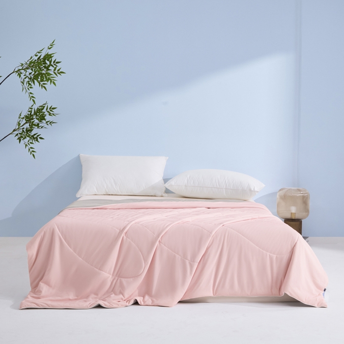 91家纺网 家纺一手货源 找家纺 库里梦家纺 2026春夏新款网红直播爆款A类锦氨深海水藻凉感被夏凉被空调被 桃花粉-灰