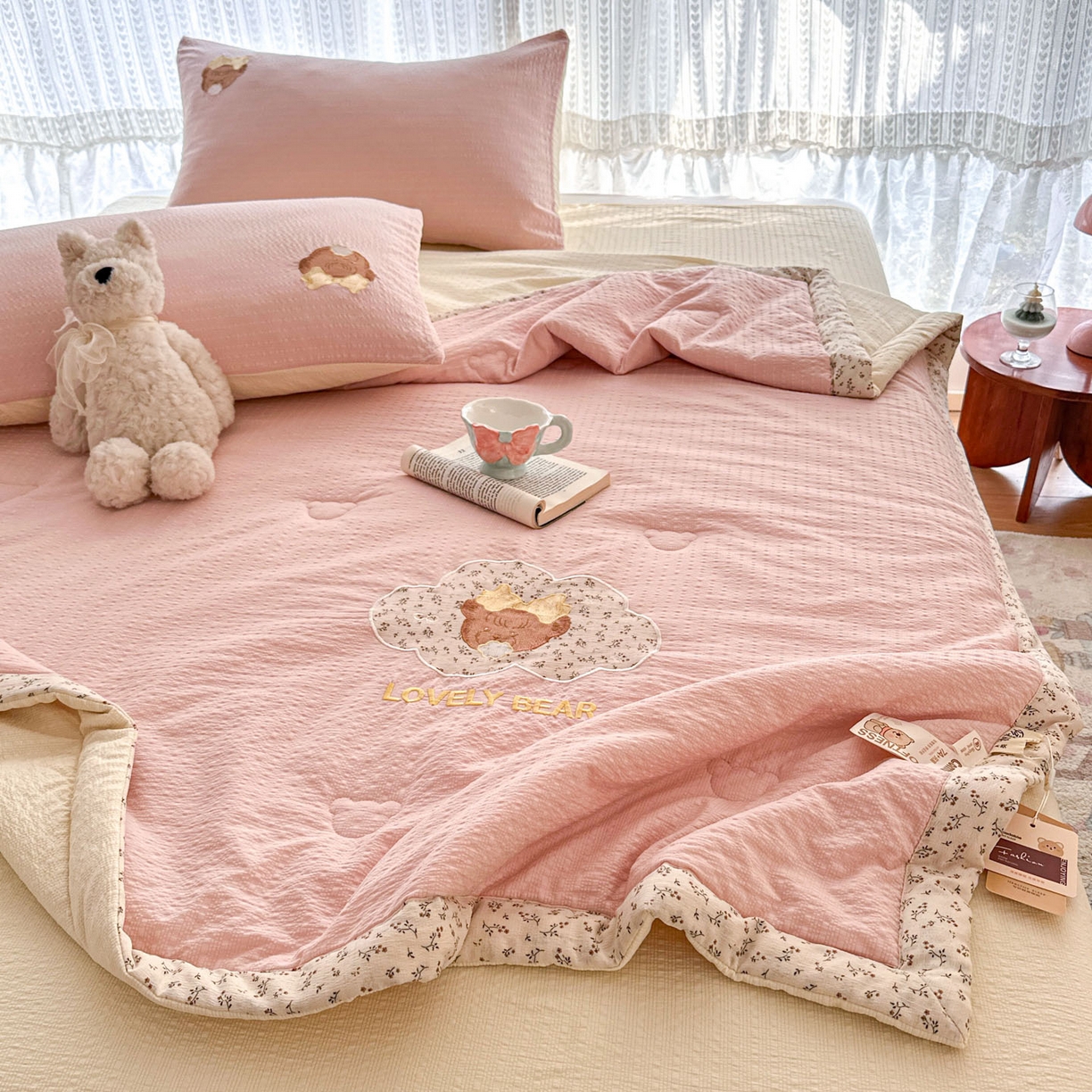 91家纺网 家纺一手货源 找家纺 玉海棠家纺 2026新款泡芙纱夏被夏凉被空调被贴布绣四件套-安妮公主系列 安妮公主-雅致粉