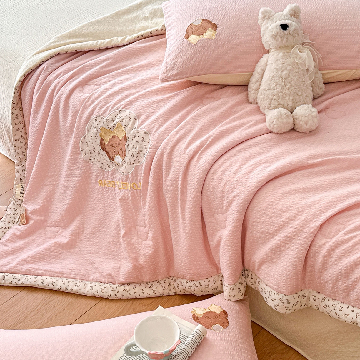 91家纺网 家纺一手货源 找家纺 玉海棠家纺 2026新款泡芙纱夏被夏凉被空调被贴布绣四件套-安妮公主系列 安妮公主-雅致粉