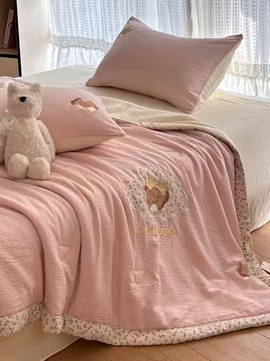 91家纺网 家纺一手货源 找家纺 玉海棠家纺 2026新款泡芙纱夏被夏凉被空调被贴布绣四件套-安妮公主系列 安妮公主-雅致粉