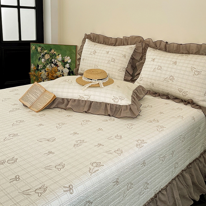 91家纺网 家纺一手货源 找家纺 红夫人 2026春夏新款韩式荷叶边高克重双色提花全凉感凉席三件套【单层不复合】 韩式花朝