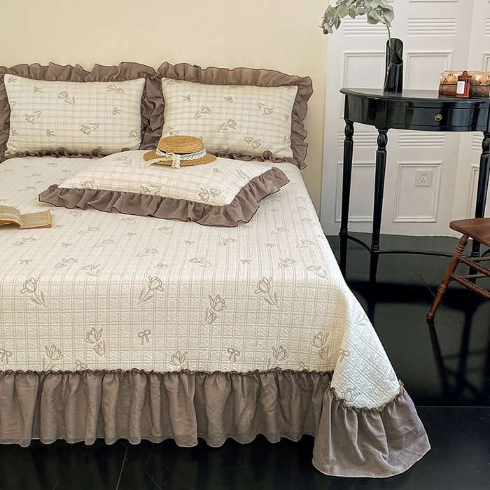 91家纺网 家纺一手货源 找家纺 红夫人 2026春夏新款韩式荷叶边高克重双色提花全凉感凉席三件套【单层不复合】 韩式花朝