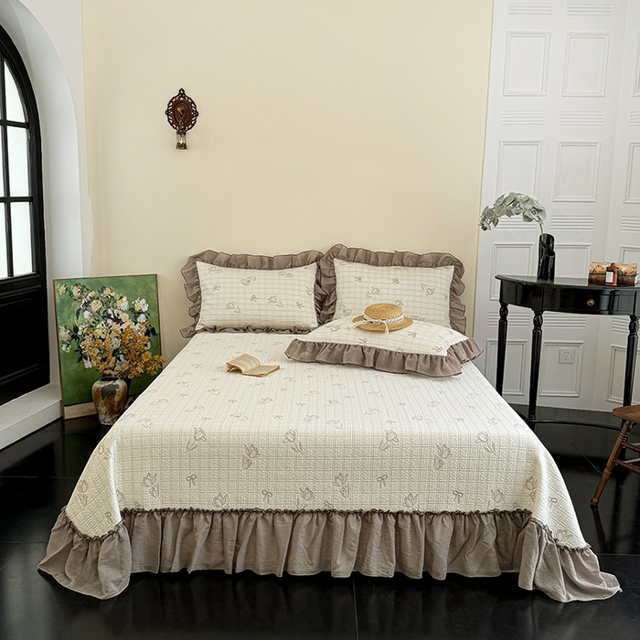 91家纺网 家纺一手货源 找家纺 红夫人 2026春夏新款韩式荷叶边高克重双色提花全凉感凉席三件套【单层不复合】 韩式花朝