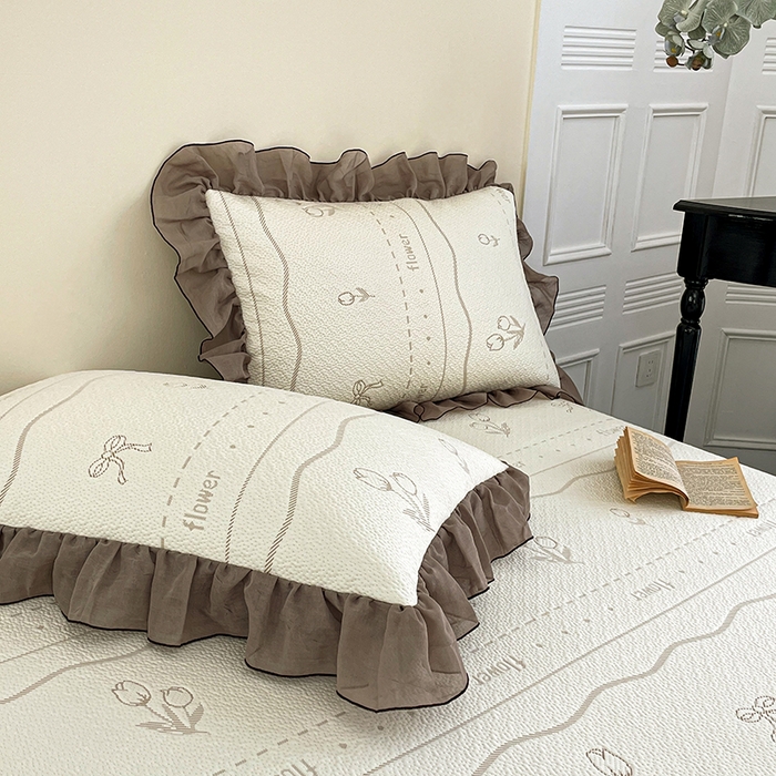 91家纺网 家纺一手货源 找家纺 红夫人 2026春夏新款韩式荷叶边高克重双色提花全凉感凉席三件套【单层不复合】 韩式郁香