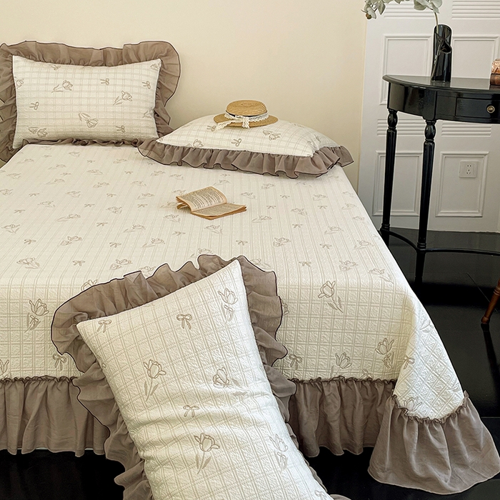 91家纺网 家纺一手货源 找家纺 红夫人 2026春夏新款韩式荷叶边高克重双色提花全凉感凉席三件套【单层不复合】 韩式花朝